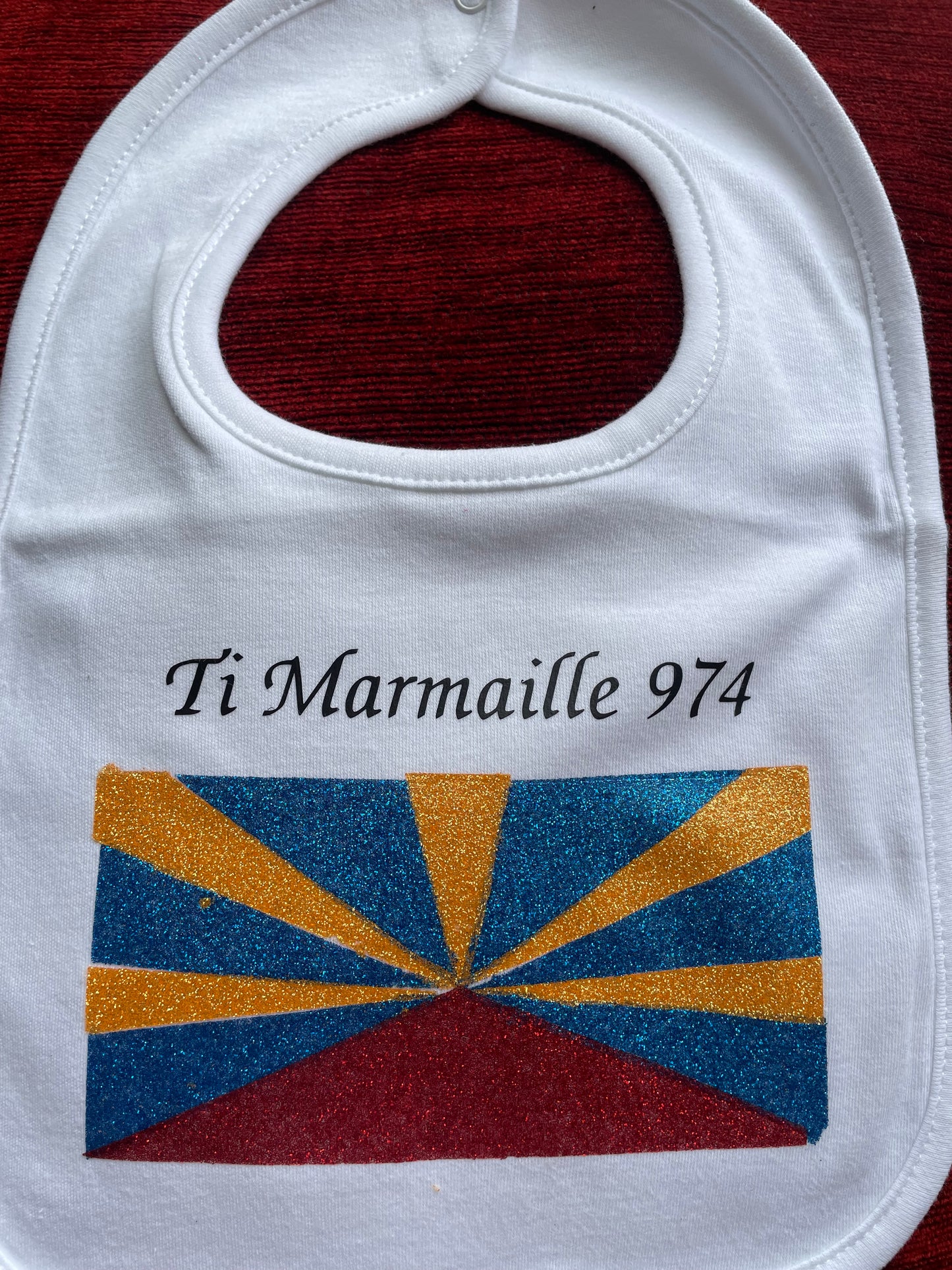 Bavoir Bébé "Ti Marmaille 974" avec Drapeau Réunionnais Pailleté