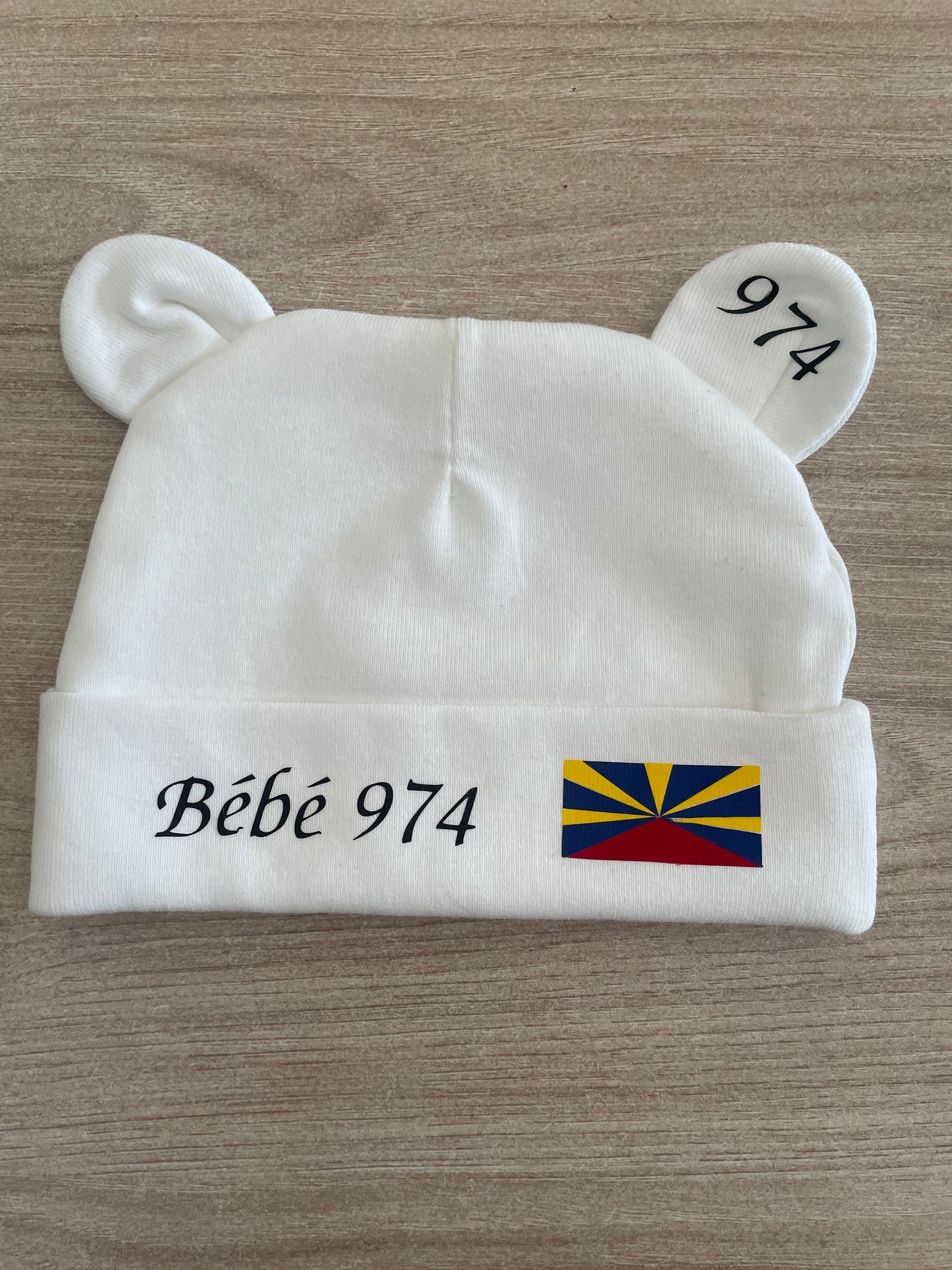 Bonnet bébé "Bébé 974" avec Drapeau Réunionnais
